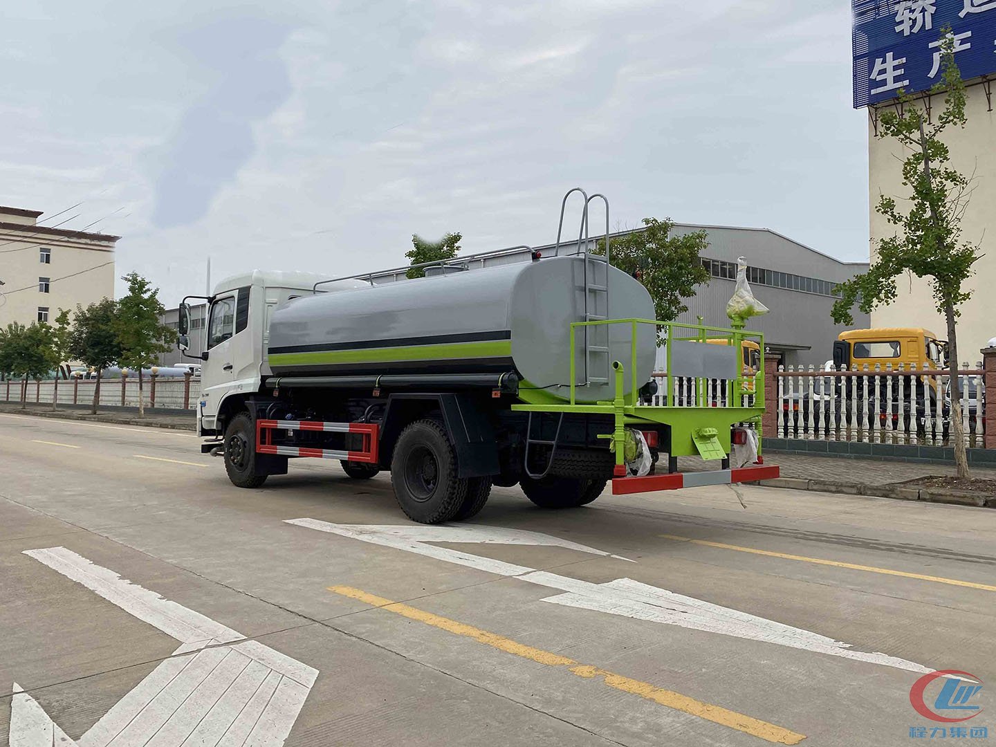 國(guó)六12方東風(fēng)專底D3V灑水車