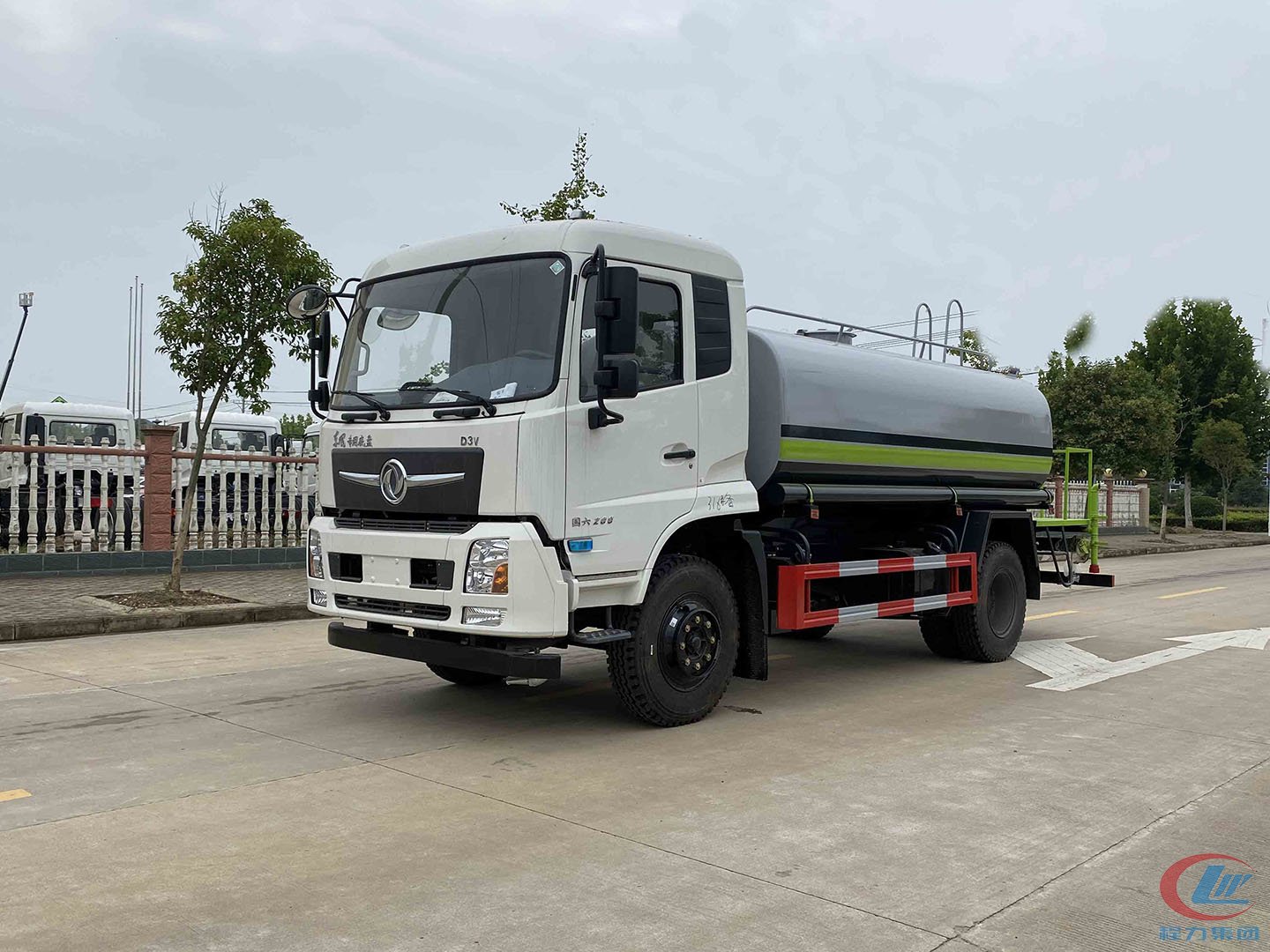 國(guó)六12方東風(fēng)專底D3V灑水車