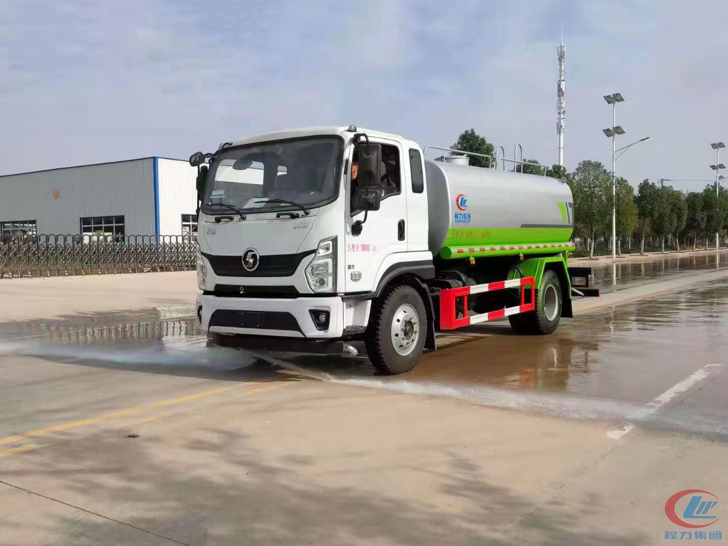 國(guó)六陜汽軒德綠化噴灑車