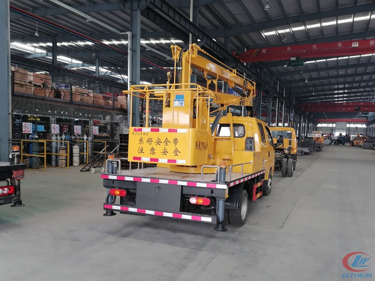 國六飛碟締途雙排座13.5米藍牌高空作業(yè)車