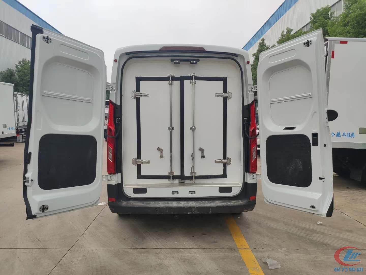 國六 上汽大通V90面包冷藏車