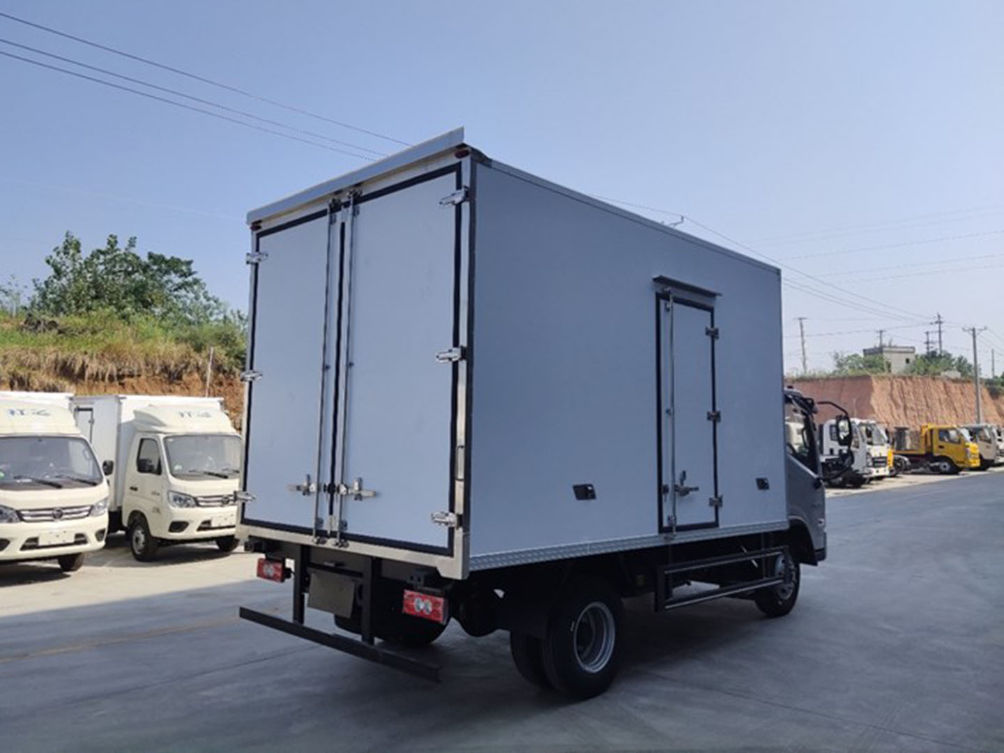 國六福田時(shí)代領(lǐng)航6藍(lán)牌冷藏車