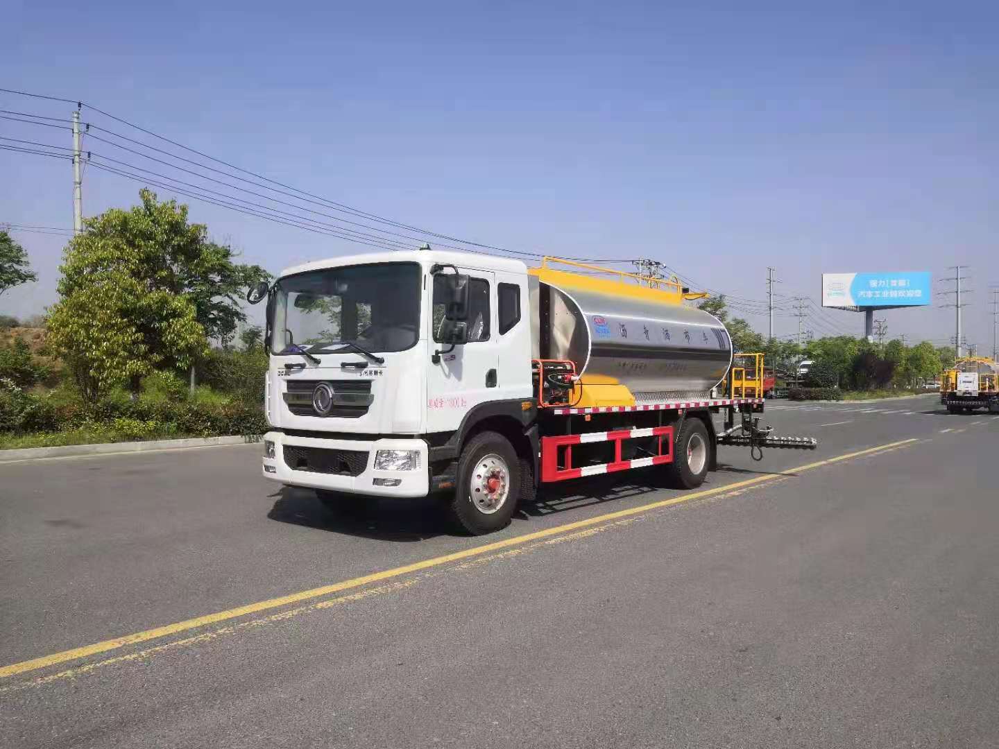東風(fēng)D9國六10噸瀝青灑布車