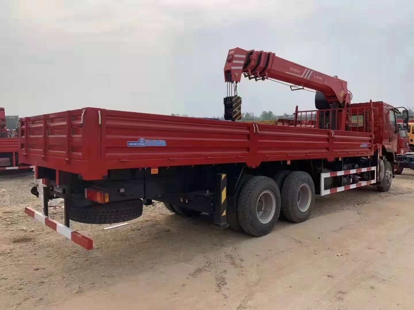 國(guó)六東風(fēng)柳汽乘龍后八輪隨車吊