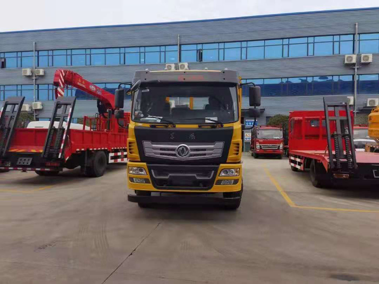 國六東風D17-H后八輪平板車圖片