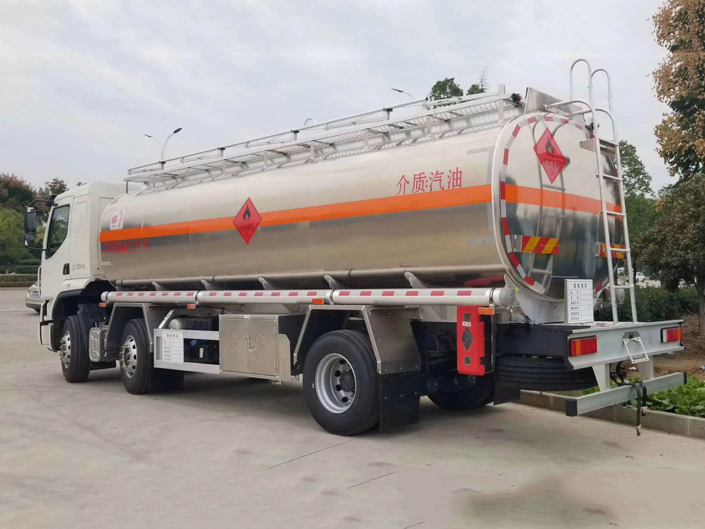 國六東風柳汽乘龍鋁合金運油車