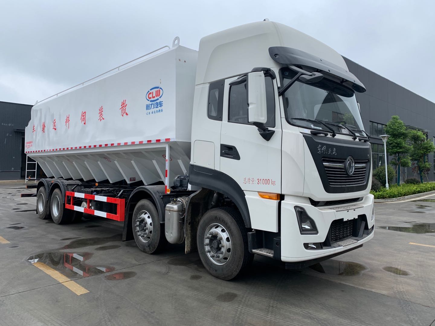 國(guó)六東風(fēng)天龍前四后八散裝飼料運(yùn)輸車