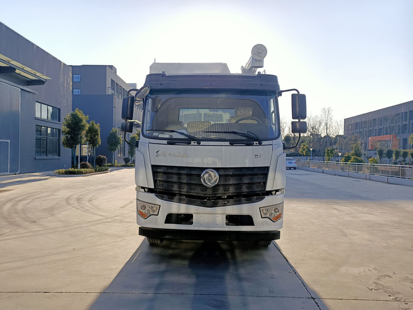 國(guó)六東風(fēng)專底D3單橋散裝飼料車