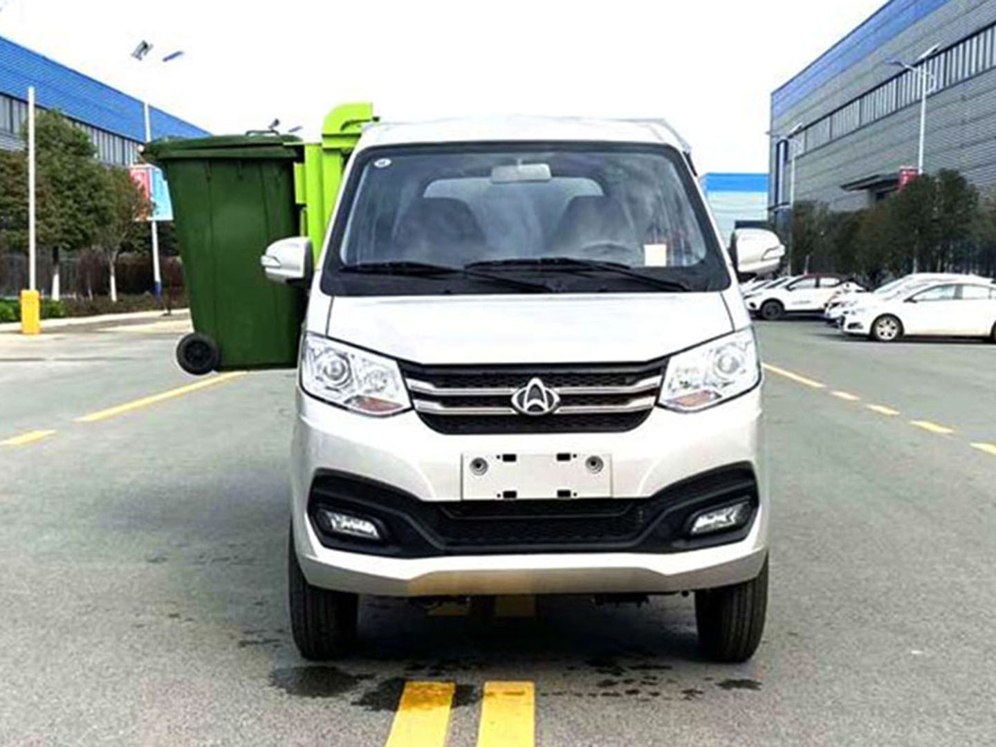 國(guó)六長(zhǎng)安高端環(huán)衛(wèi)掛桶垃圾車