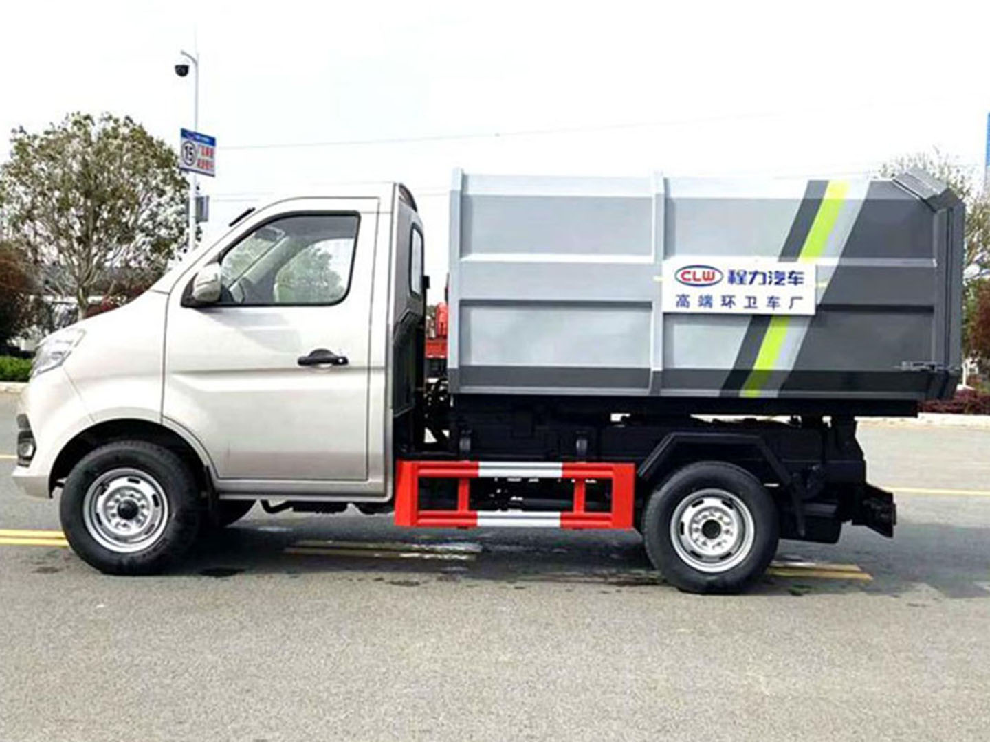 國(guó)六長(zhǎng)安高端環(huán)衛(wèi)掛桶垃圾車