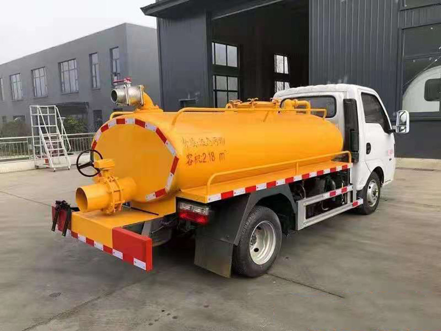 國六東風途逸吸糞車