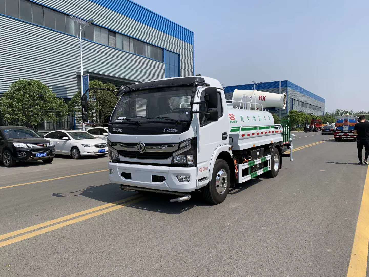 東風(fēng)凱普特新能源純電動(dòng)5方灑水車