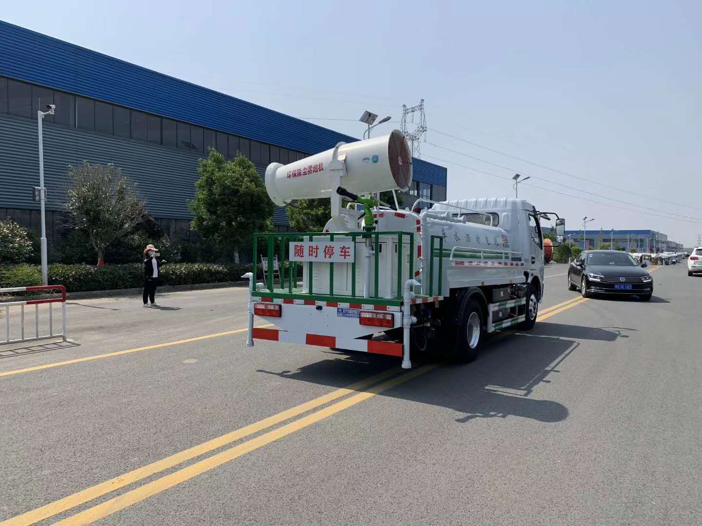 東風(fēng)凱普特新能源純電動(dòng)5方灑水車