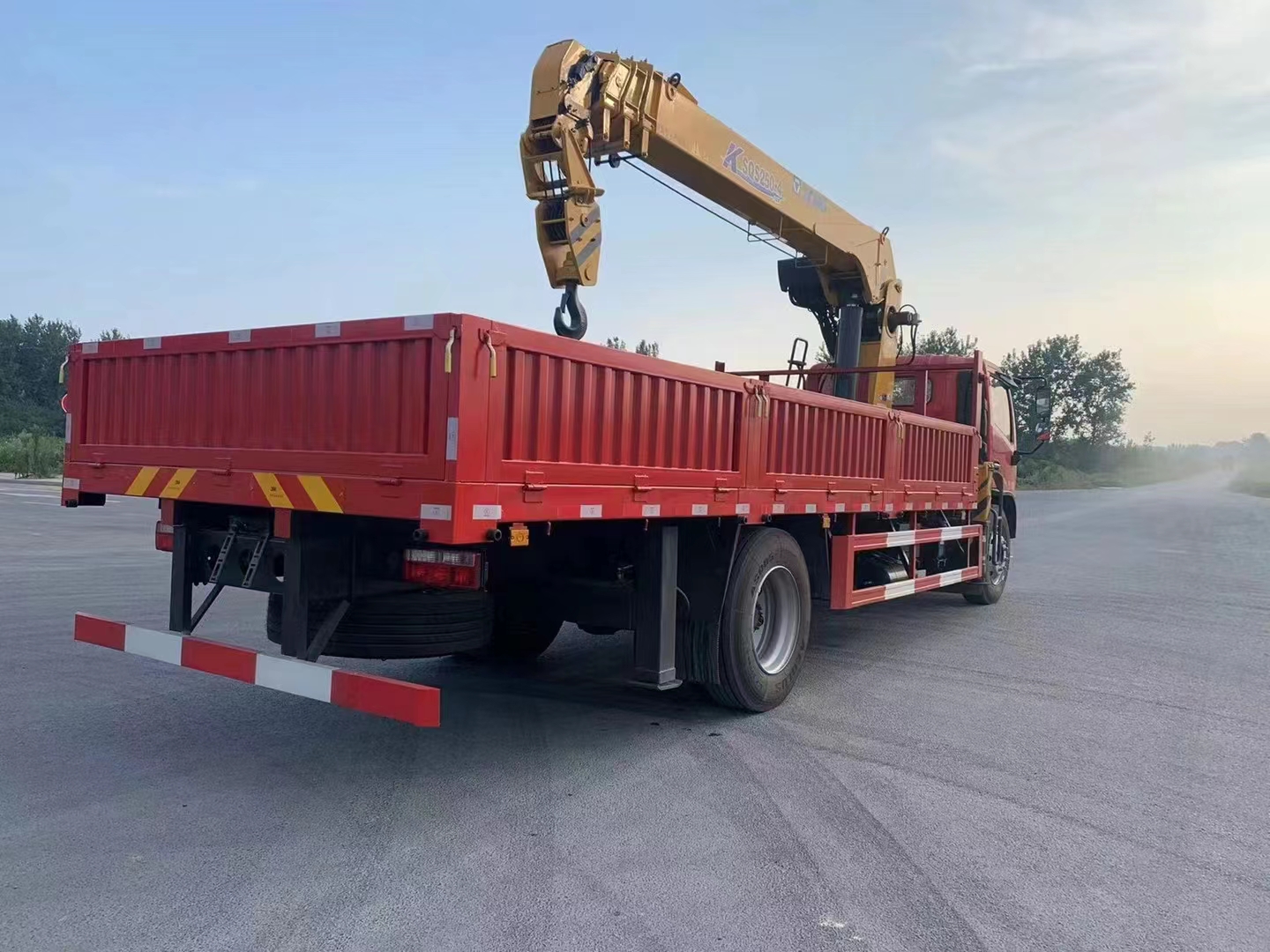 東風D8多利卡隨車吊