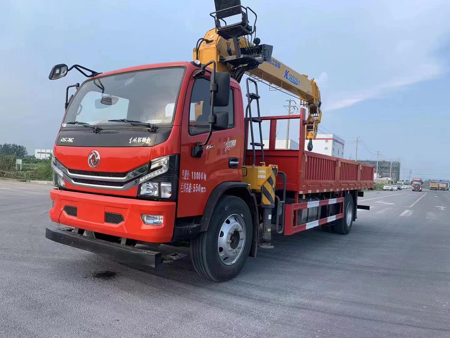 東風D8多利卡隨車吊