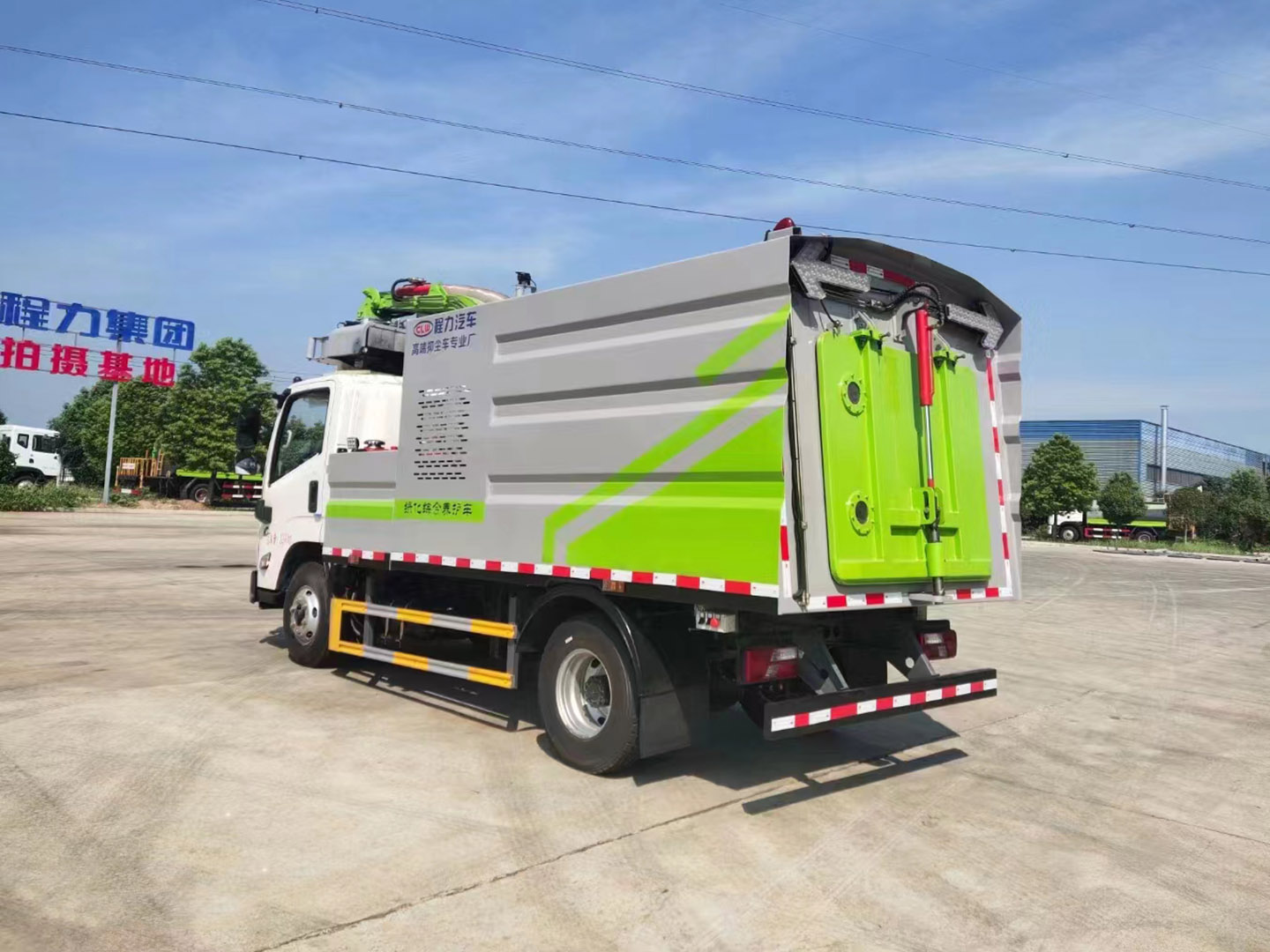 國六江鈴綠化綜合養護車后面圖片