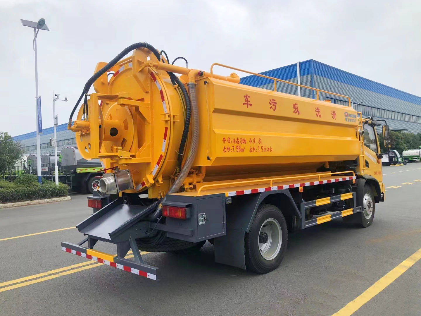 國(guó)六東風(fēng)華神清洗吸污車(chē)圖片