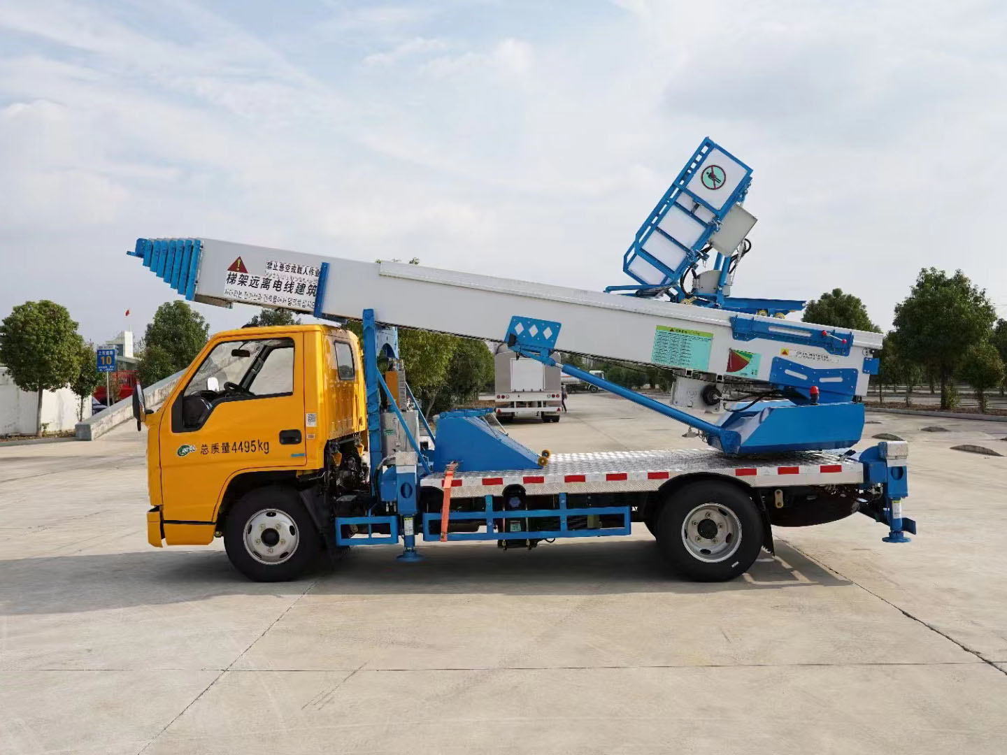 江鈴藍(lán)牌36米云梯車