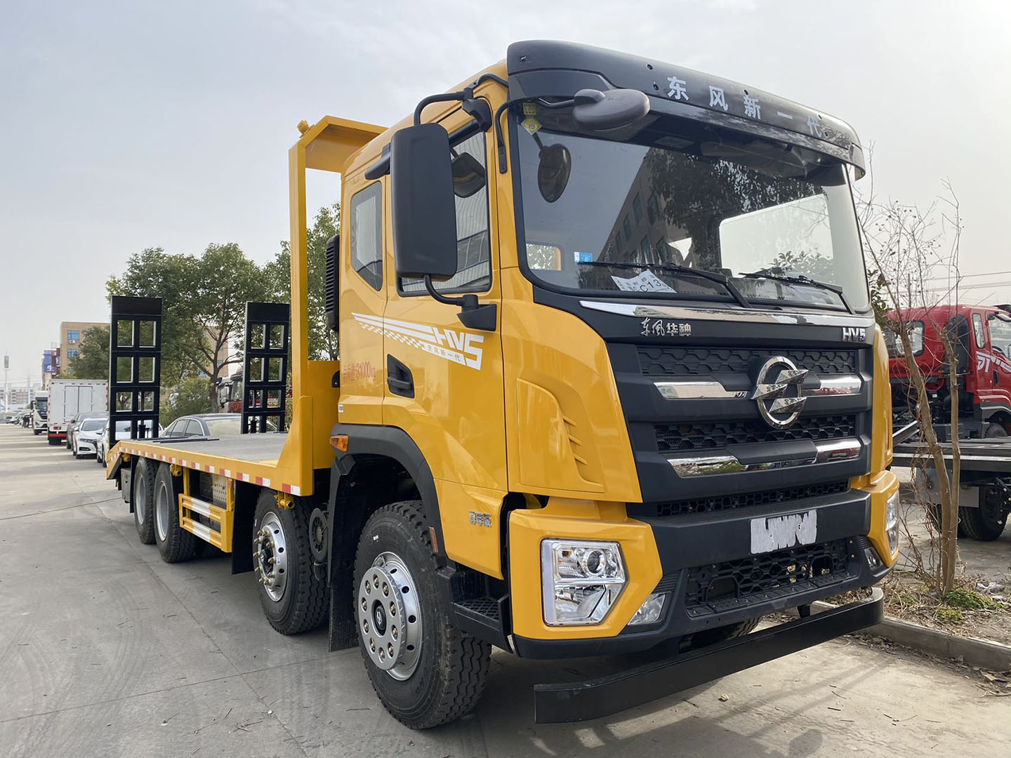 東風華神HV5前四后八平板車