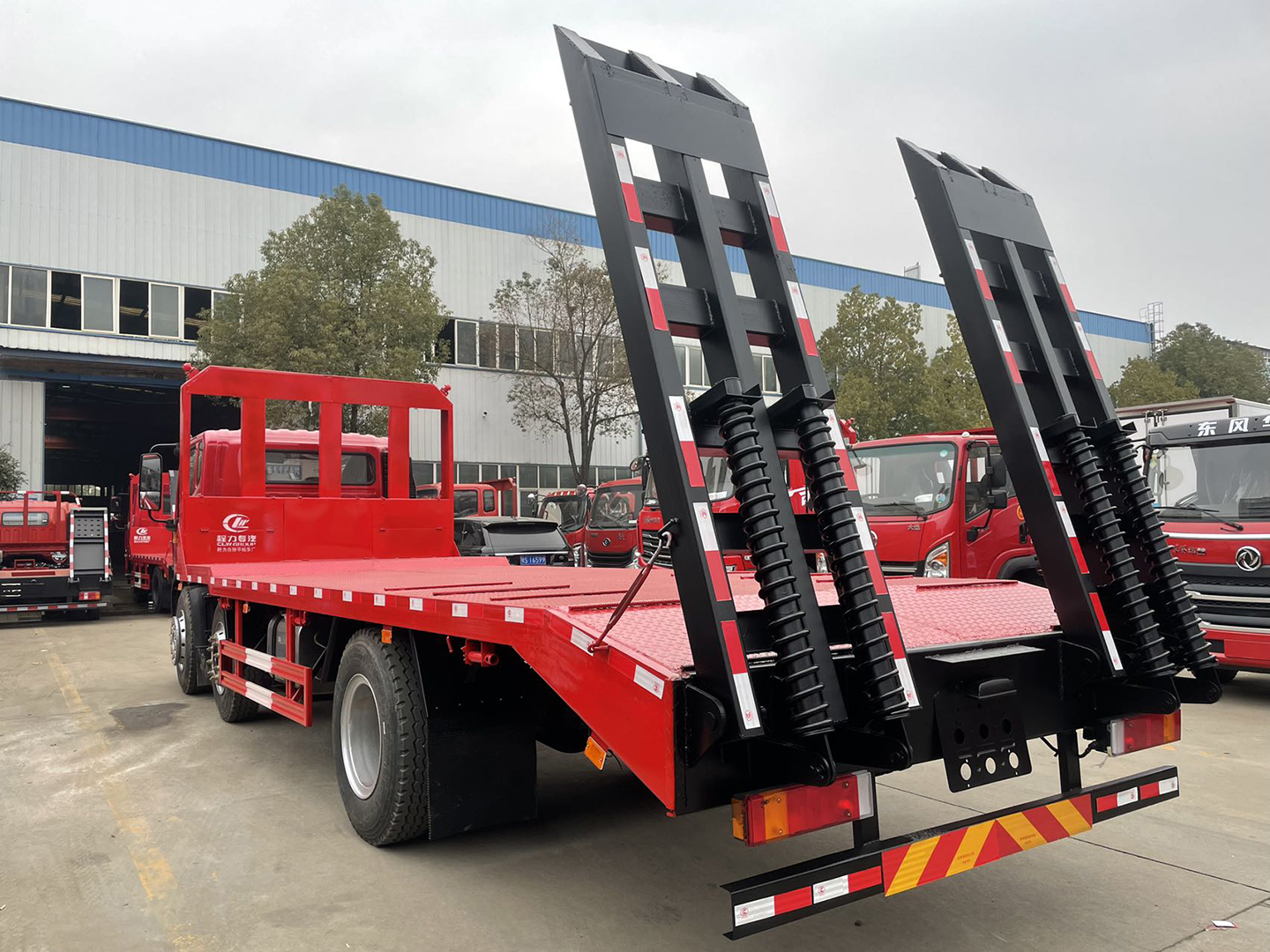 國六東風華神小三軸平板運輸車