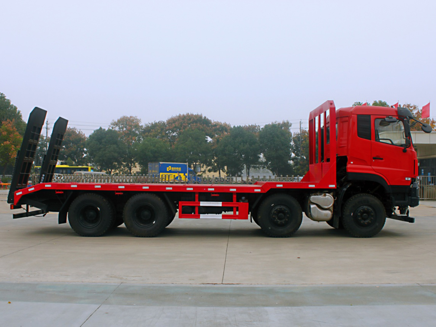 國六東風天龍前四后八平板運輸車