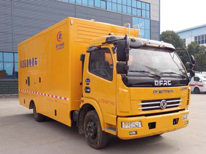 東風多利卡100kw移動電源車