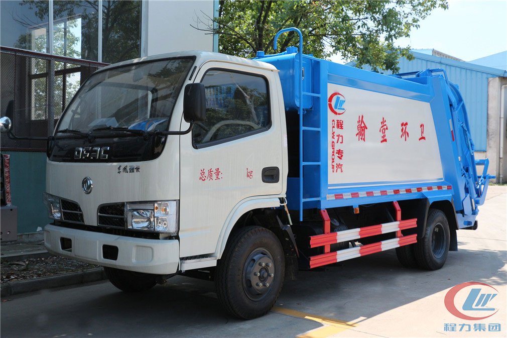 程力東風(fēng)多利卡5方壓縮式垃圾車(chē)