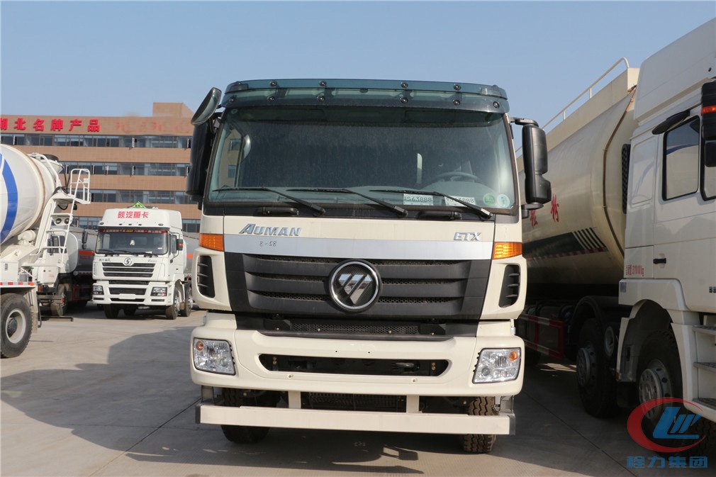 程力集團福田歐曼攪拌車正面圖