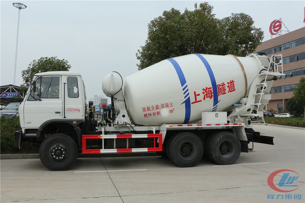 湖北程力東風153攪拌車側(cè)面圖