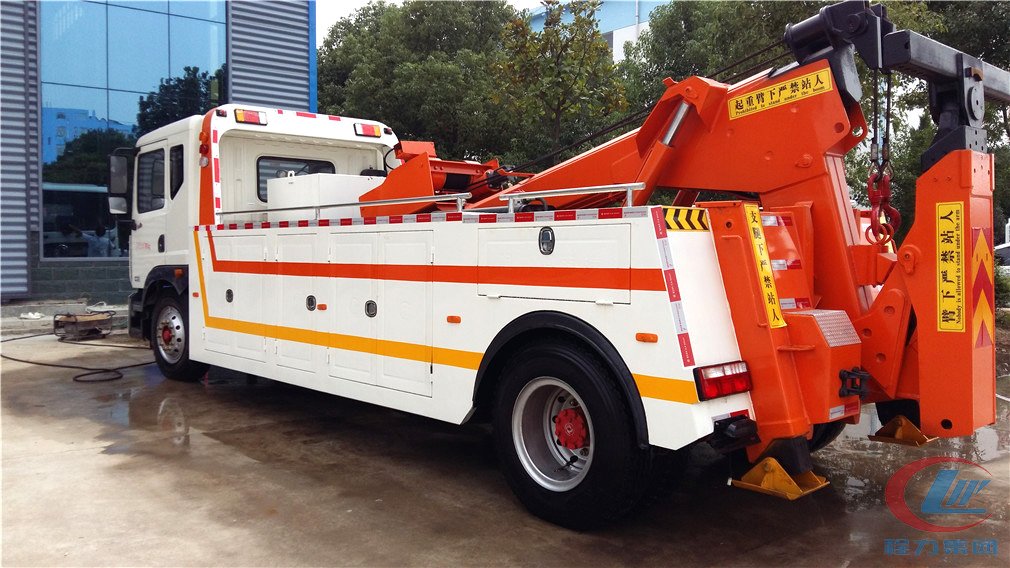 程力集團(tuán)東風(fēng)D9一拖一清障車(chē)側(cè)面圖