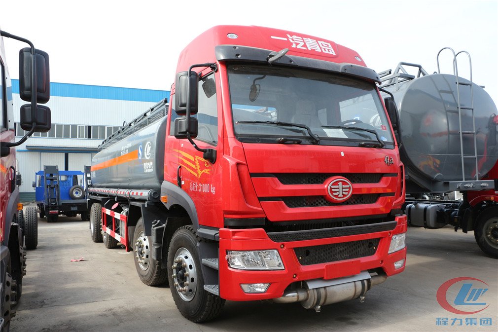 程力集團解放悍V腐蝕性物品罐式運輸車側面圖