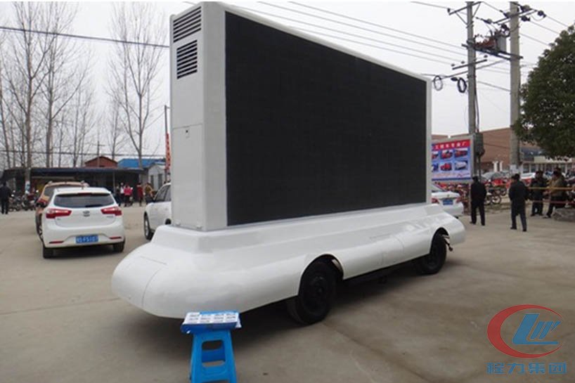 湖北程力牽引led廣告宣傳車側面圖