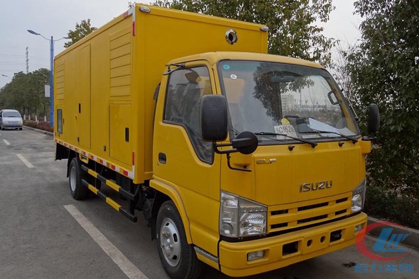 程力五十鈴小型應急發(fā)電車高清圖