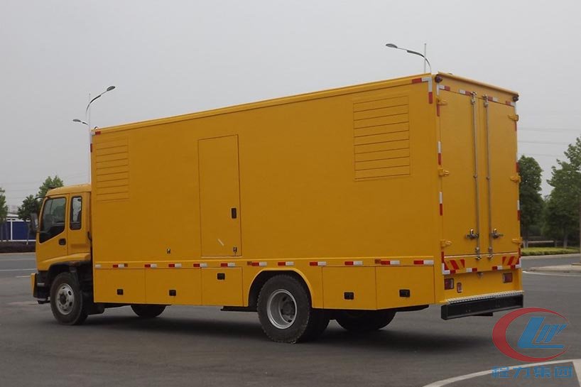 五十鈴FTR應急發電車側面圖