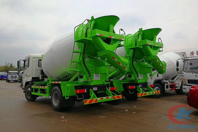 航天萬山混凝土攪拌車側(cè)面圖