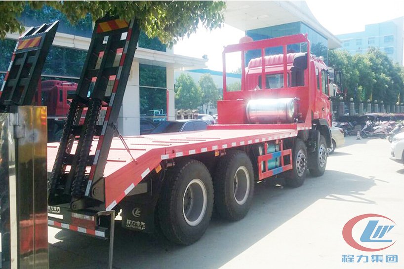 江淮前四后八（8x4）系列平板運輸車側面圖