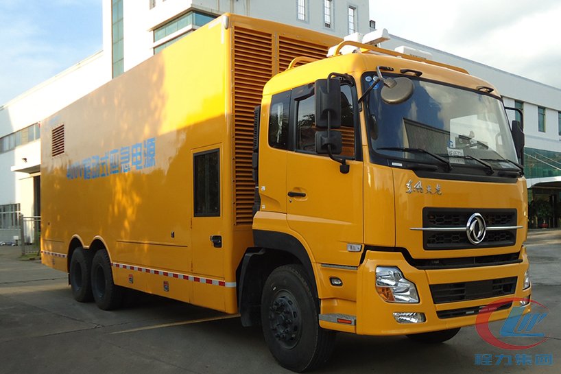 天龍后雙橋應急電源車側面圖