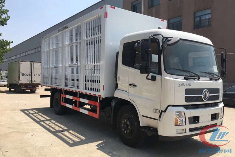 東風(fēng)天錦6米8運(yùn)豬車、畜禽運(yùn)輸車側(cè)面圖