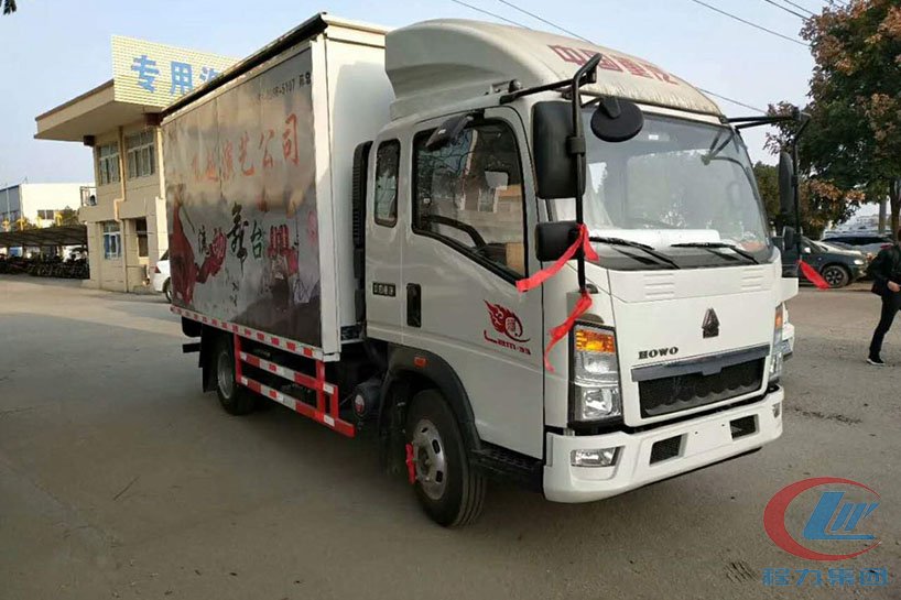 重汽豪沃3.8米廂長舞臺車側(cè)面圖