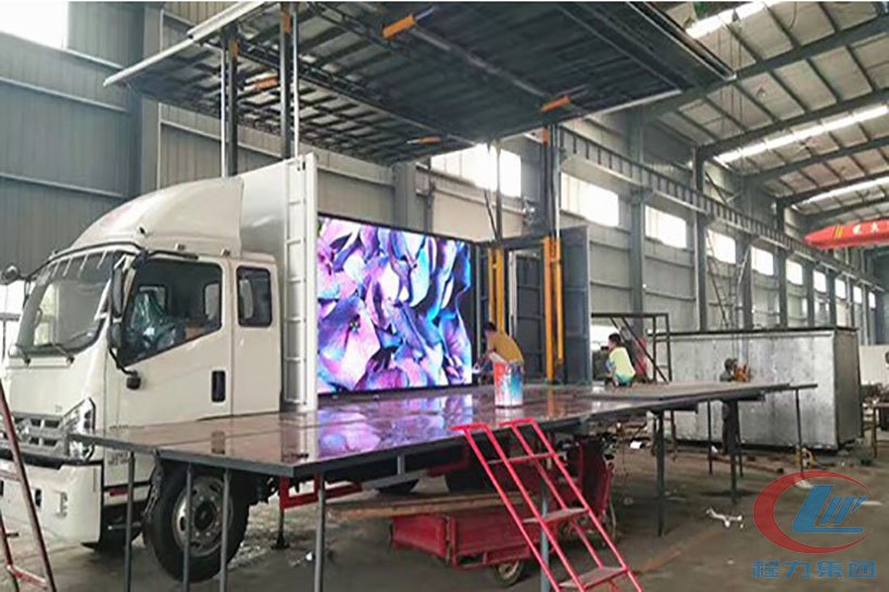 程力福田6米廂長舞臺車側面圖