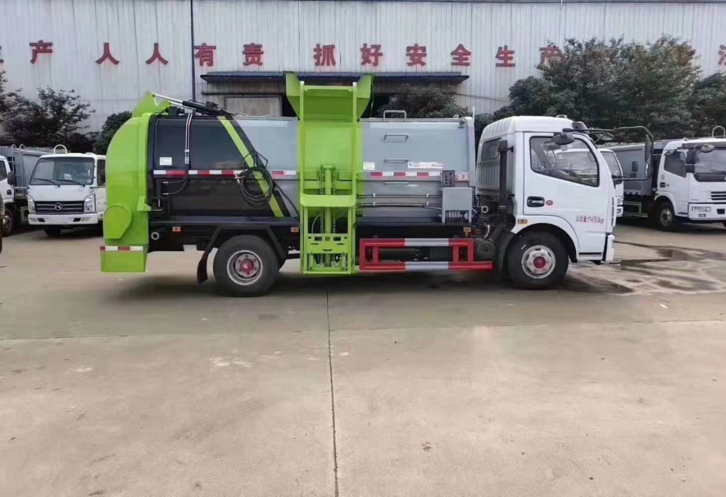 東風多利卡D7方形罐體餐廚垃圾車側面照