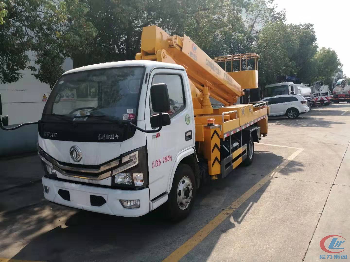 國(guó)六多利卡18米直臂高空作業(yè)車