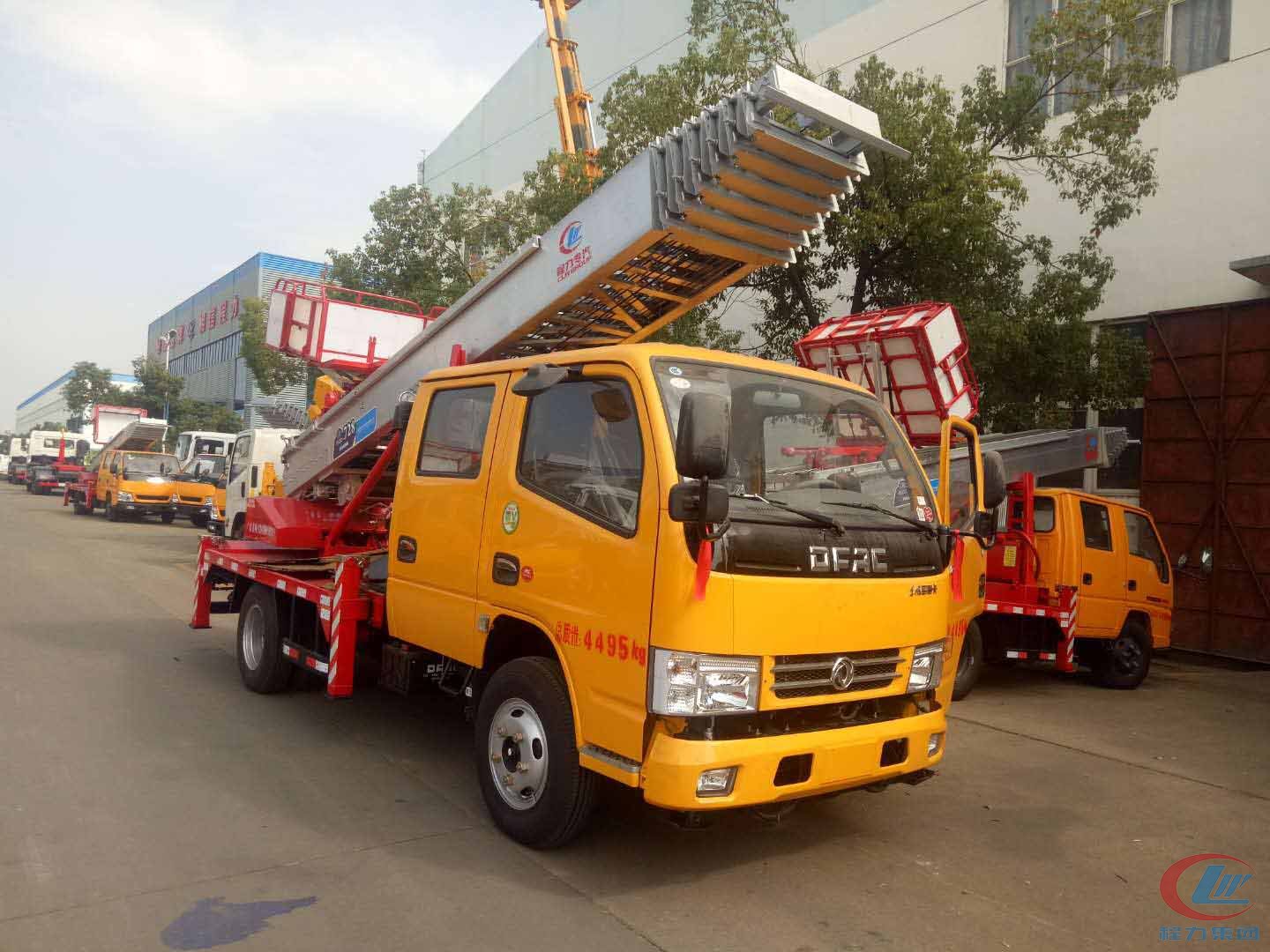 東風(fēng)國(guó)五云梯車側(cè)面圖