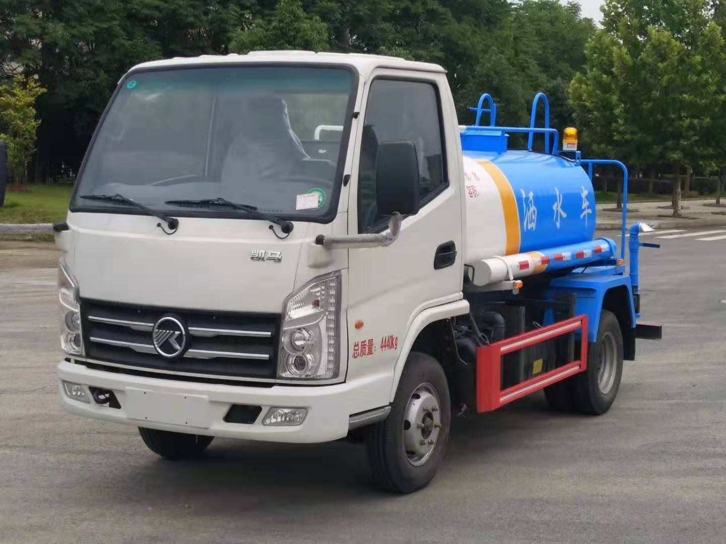 凱馬藍(lán)牌灑水車圖片