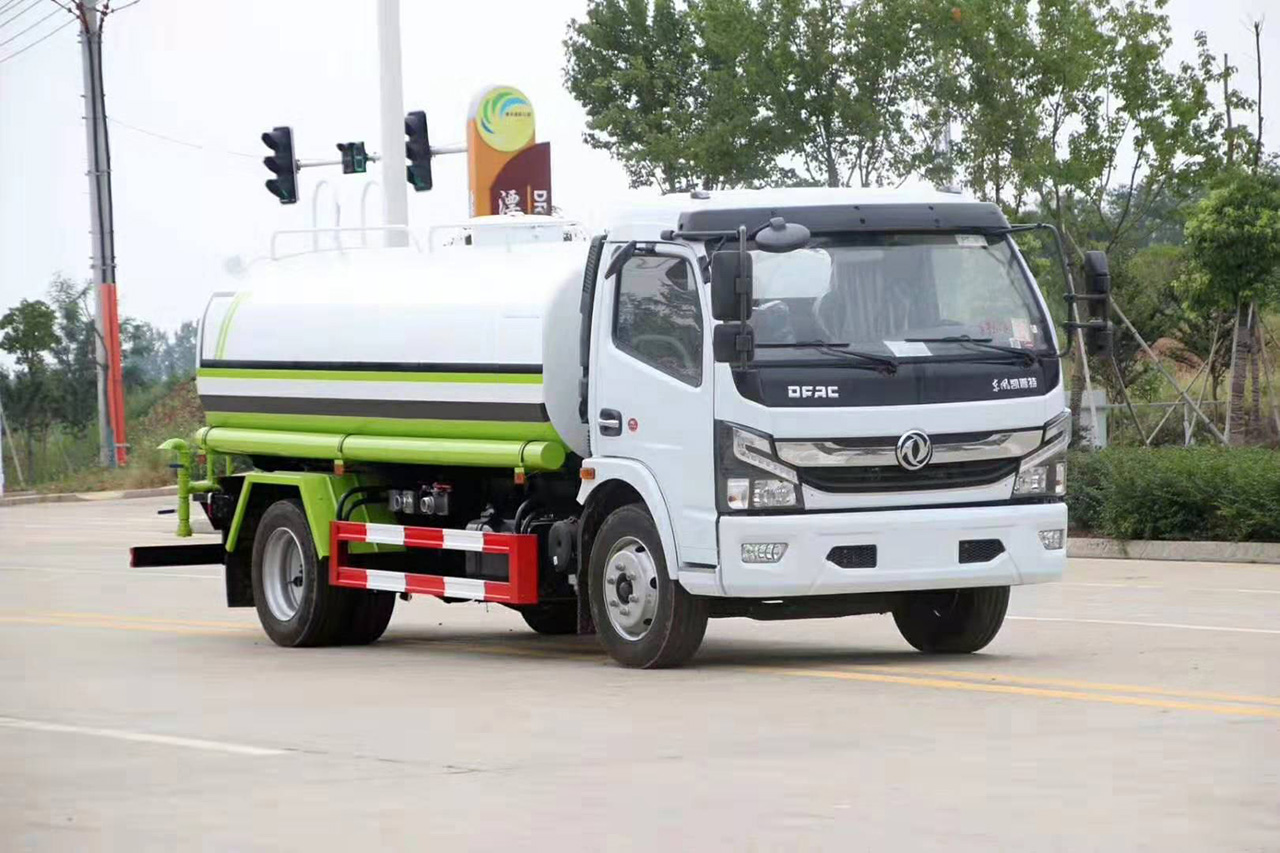 國(guó)六8方灑水車(chē)