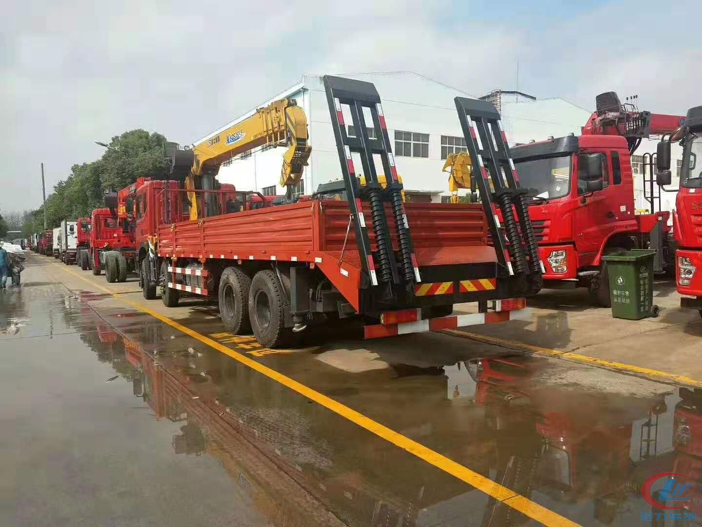 程力東風(fēng)T5前四后八隨車吊側(cè)面圖