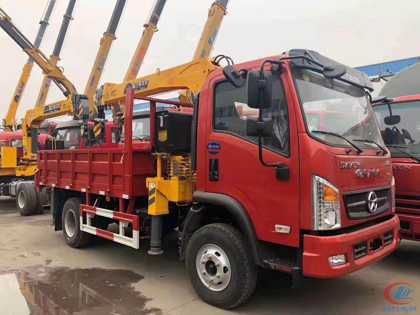 湖北程力大運(yùn)5噸隨車(chē)吊高清圖