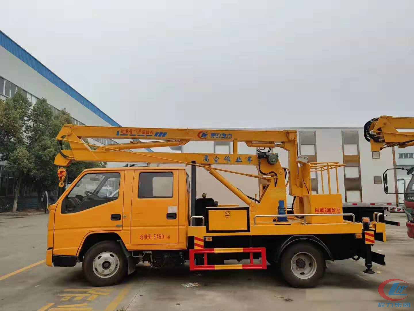 湖北程力江鈴12米高空作業車側面圖
