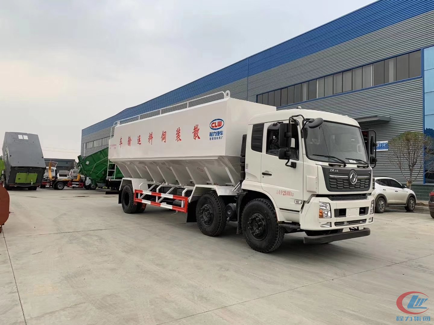 程力東風(fēng)天錦小三軸散裝飼料運(yùn)輸車(chē)高清圖