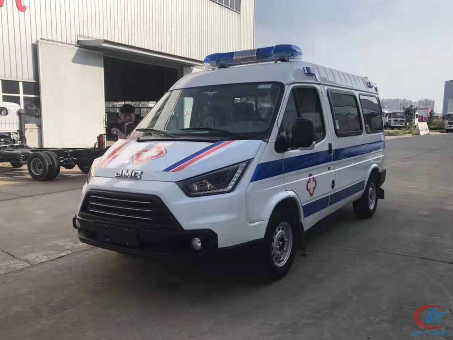 程力福特江鈴特順救護車側面圖